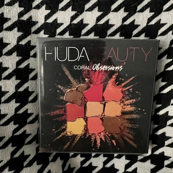 NIB Huda Beauty Coral Obsessions Eyeshadow Palette - Picture 2 of 9